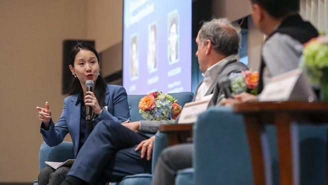 Retreat co-chair Wei Peng moderated a fireside conversation between Armond Cohen and Navroz Dubash about global progress on climate goals. Photos by Lori M. Nichols.