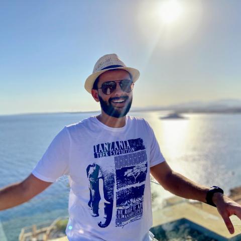 Man stands in front of ocean