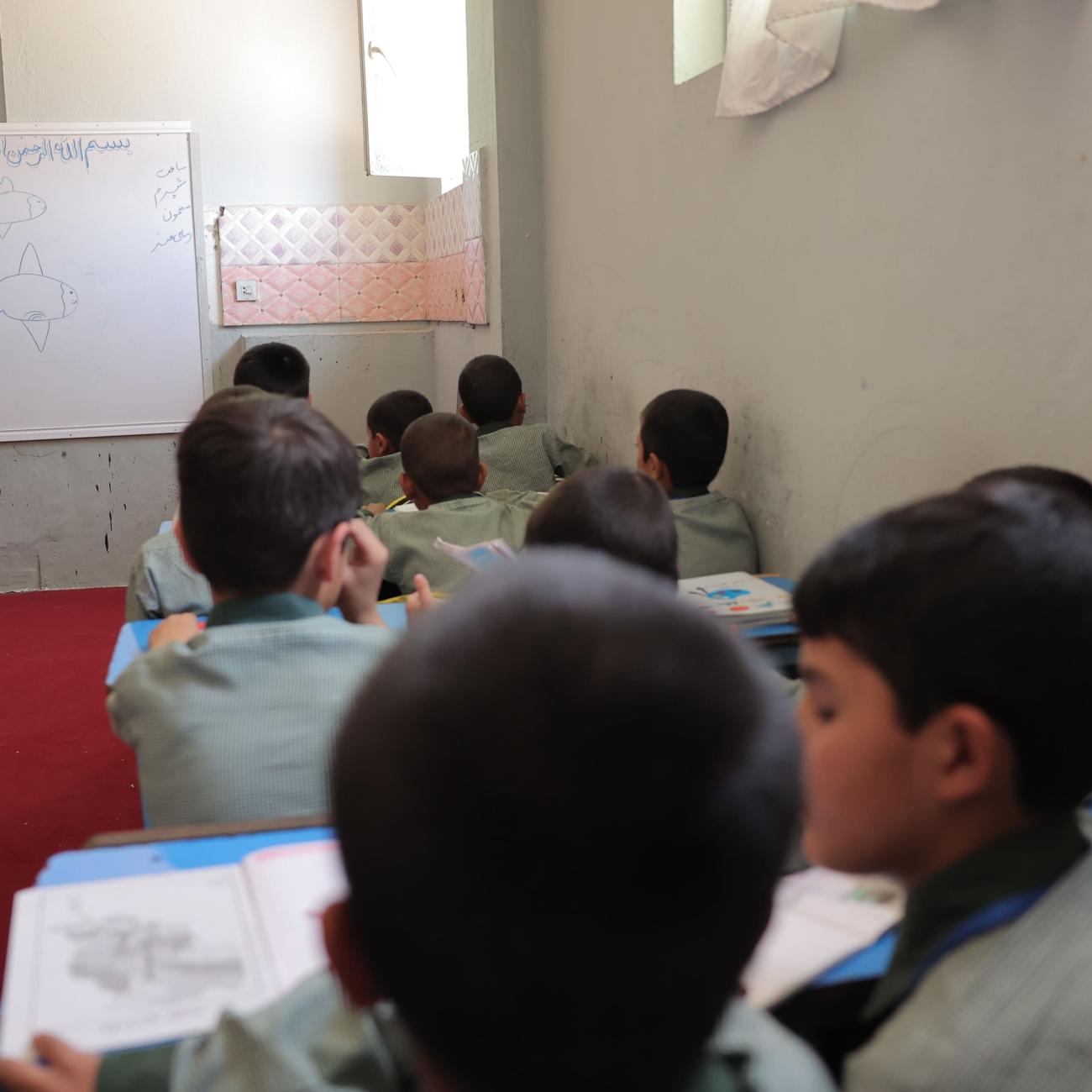 afghan children in classroom
