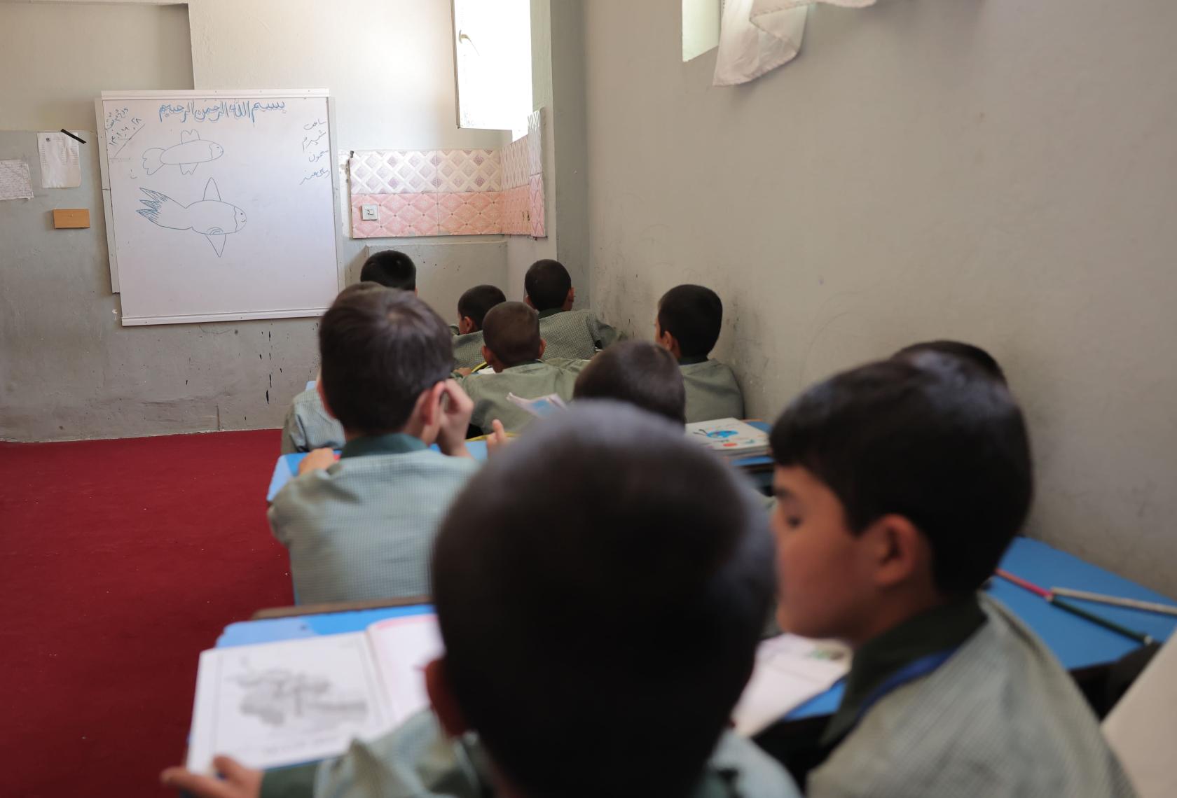 afghan children in classroom