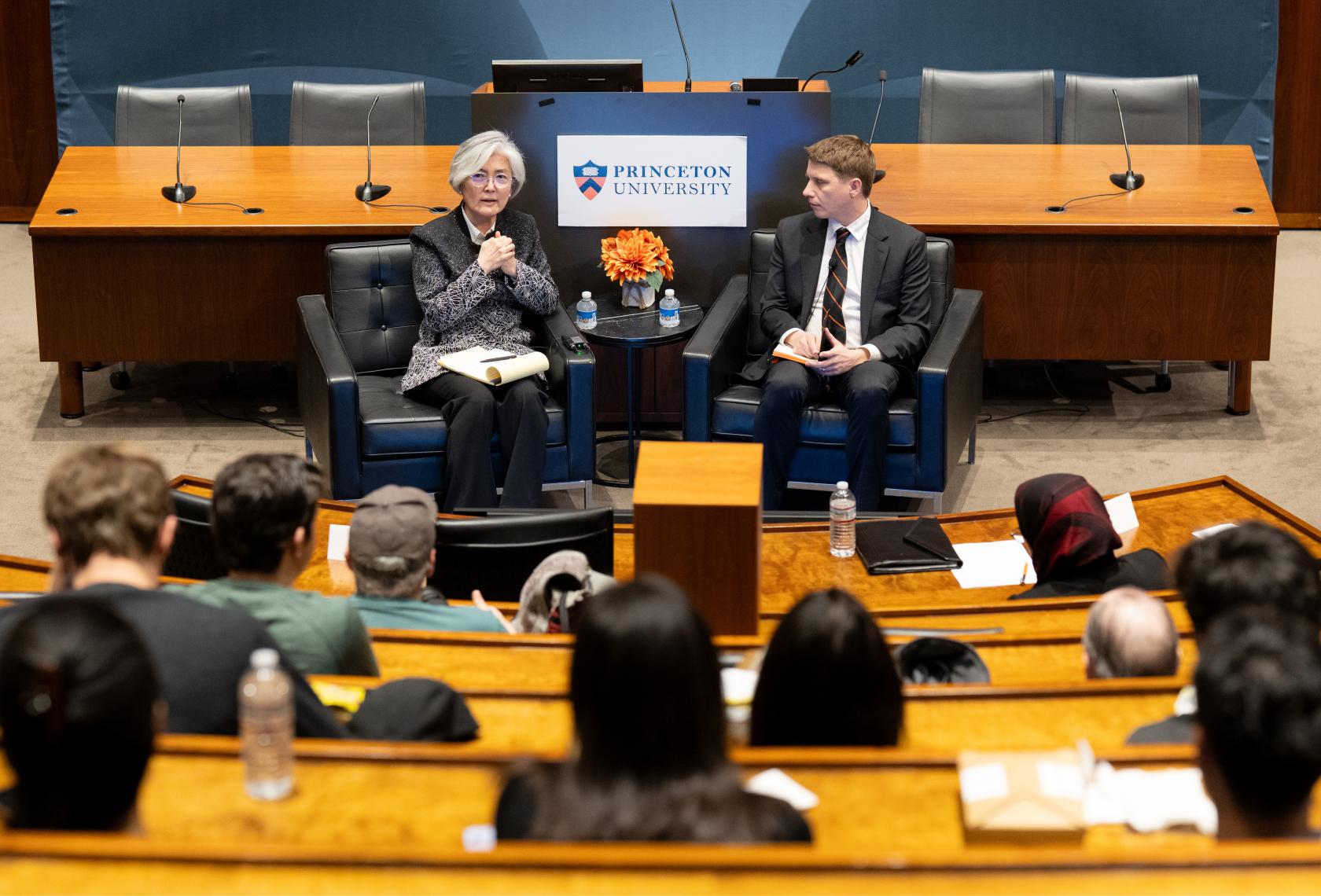 Dean's Leadership Series guest Dr. Kyung-wha Kang speaking with Rory Truex 