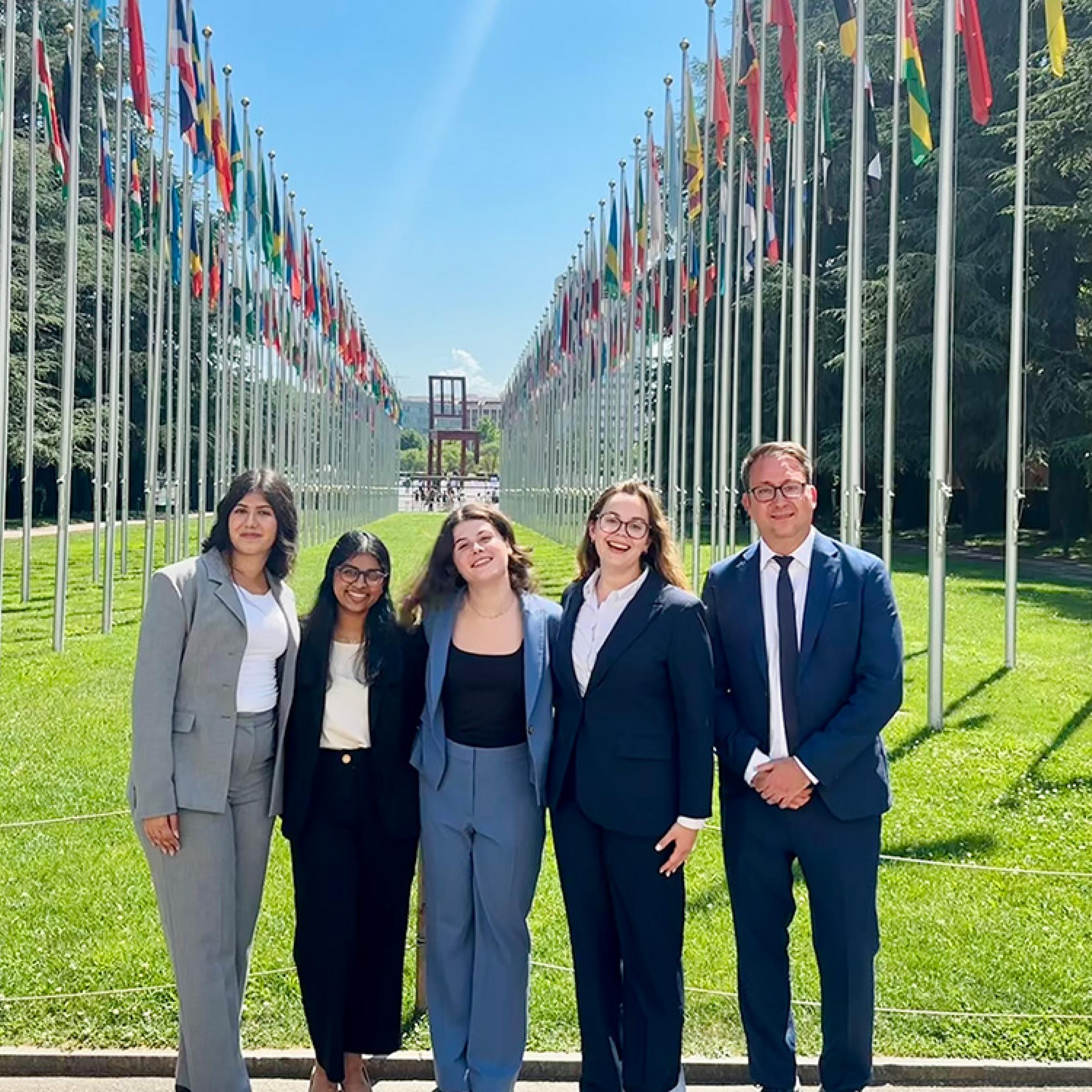 Udi Ofer and students in front of Palais des Nations