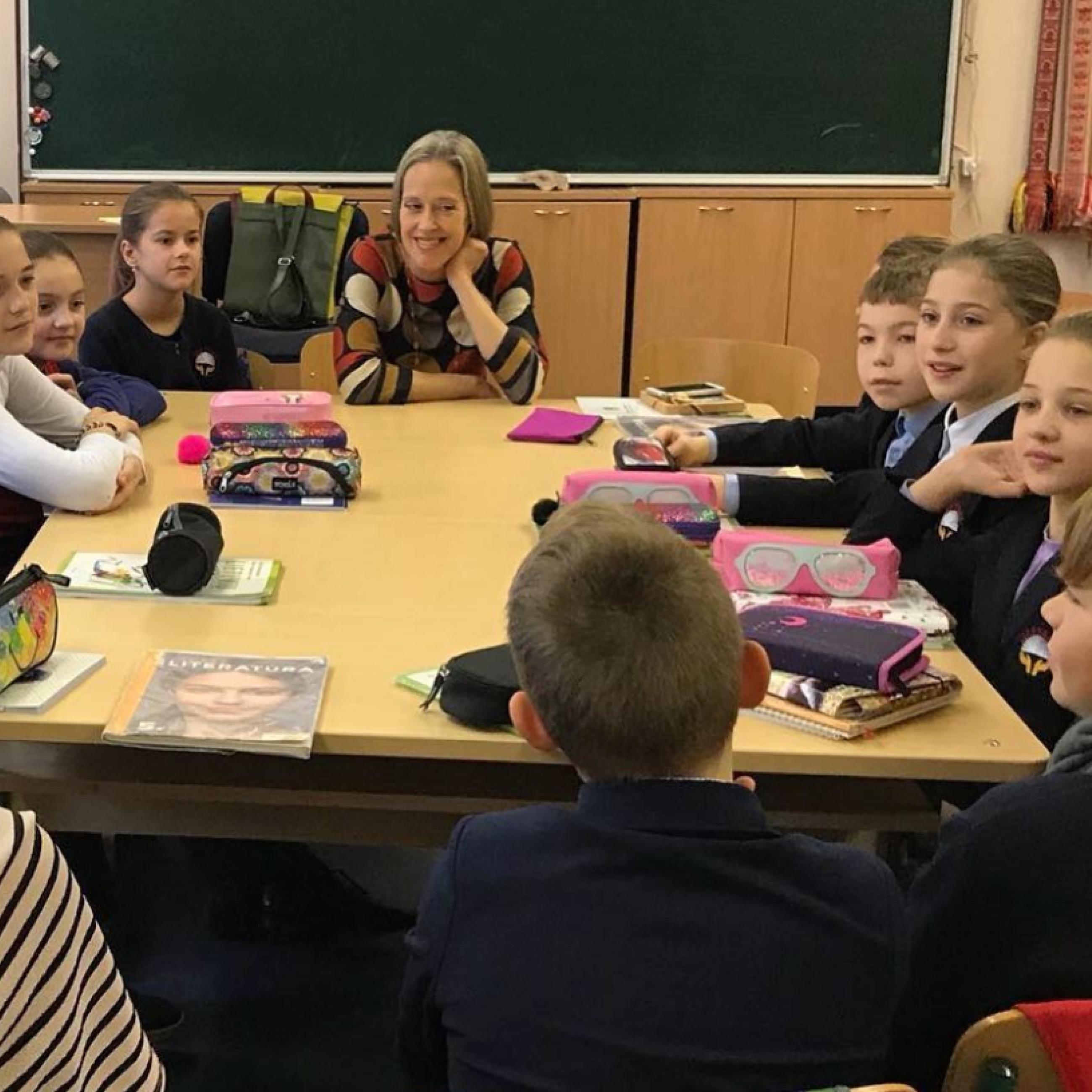 Wendy Kopp ’89 and students