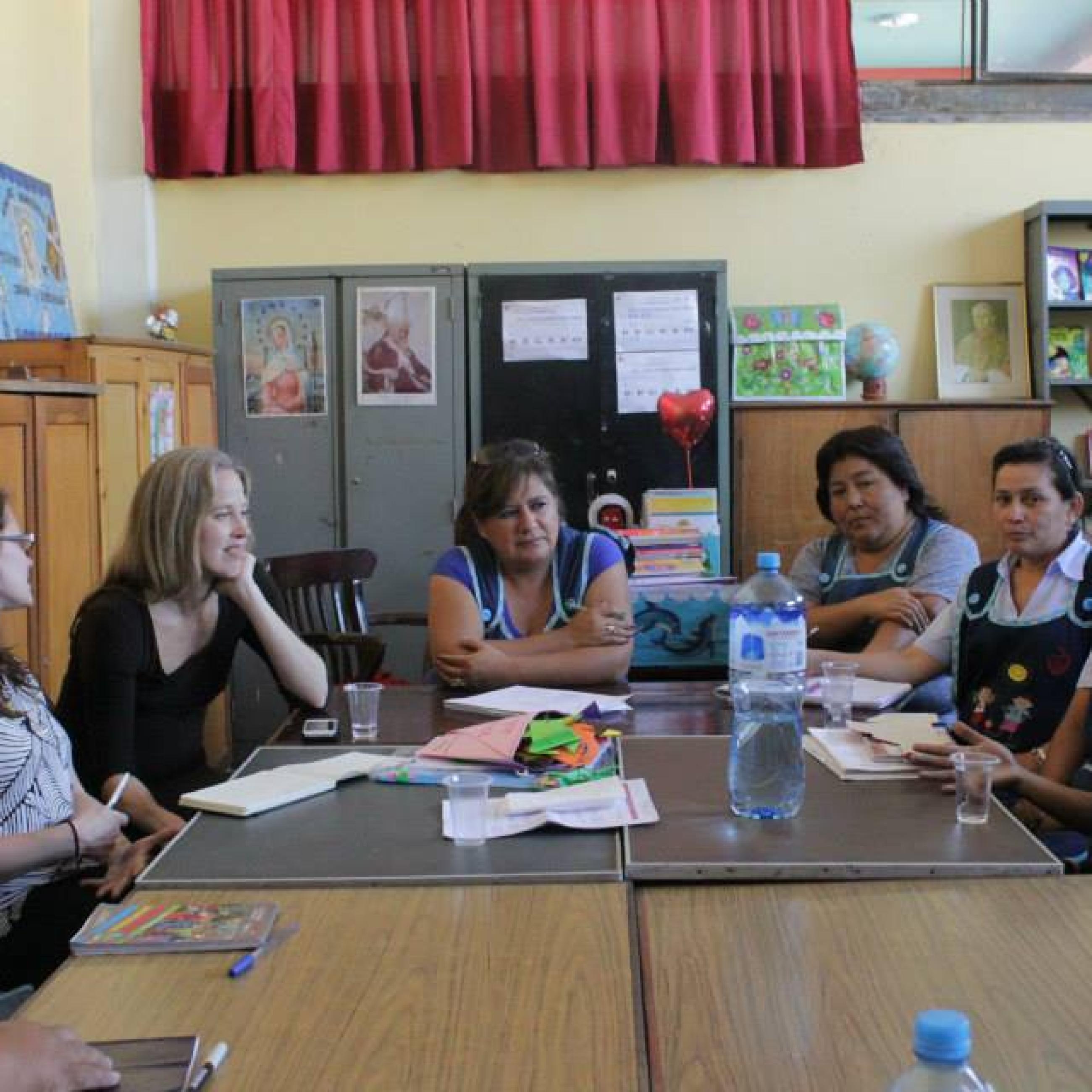 Wendy Kopp ’89 sitting with educators in classroom.